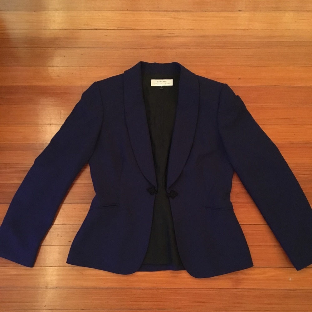 Tahari blue blazer, size 8